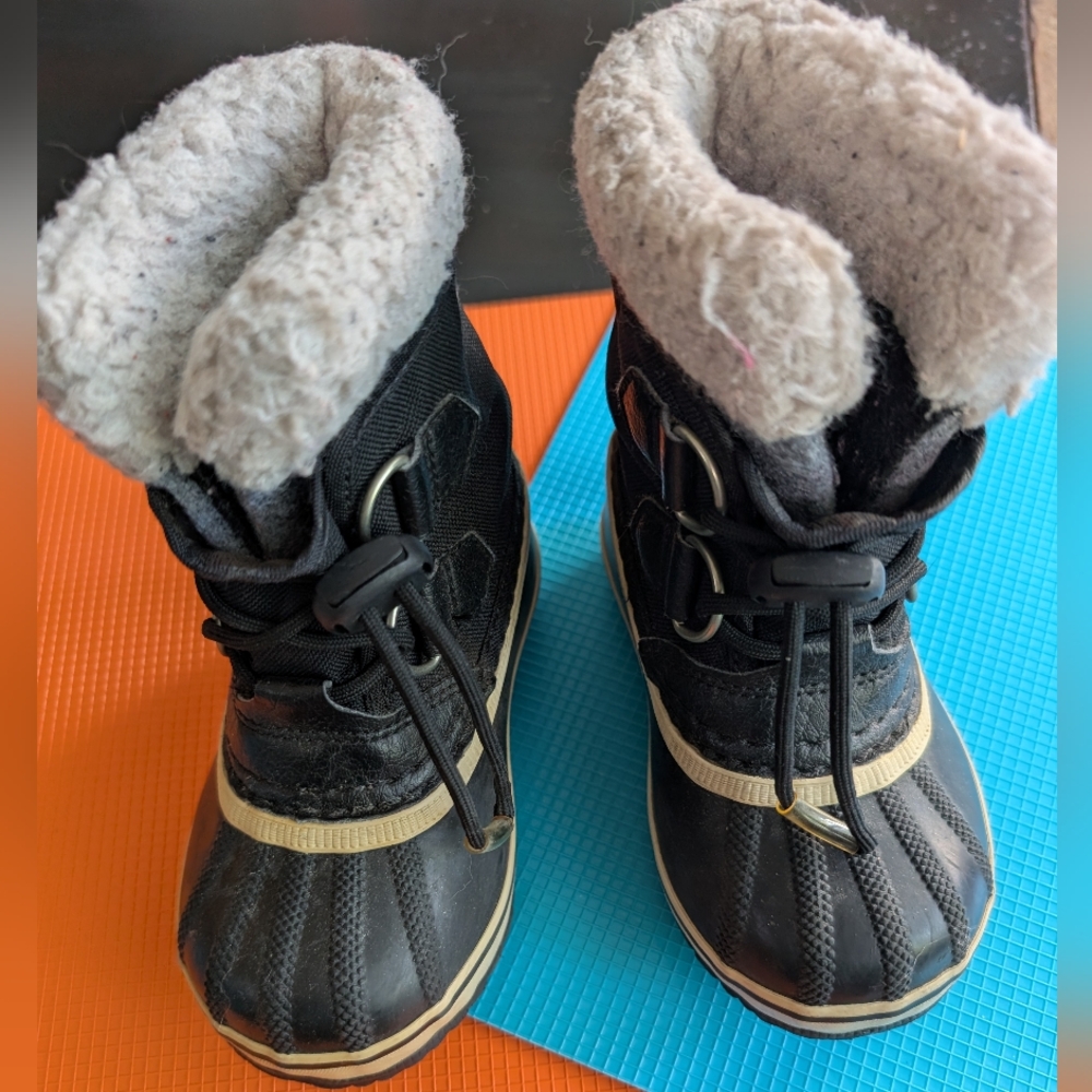 Box#30 Cozy Black Kids Waterproof Nylon Boots